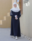 عبا مهرخ با استین گلدوزی شده