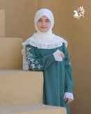 عبا مهرخ با استین گلدوزی شده